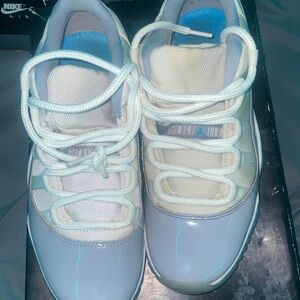 Jordan 11 cement gray